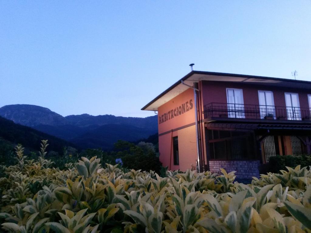 Pension Bide-Ondo Amorebieta-Etxano Exterior foto